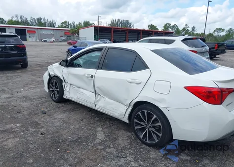 2017 Toyota Corolla Se z USA, uszkodzony, nr VIN 5YFBURHE7HP671636